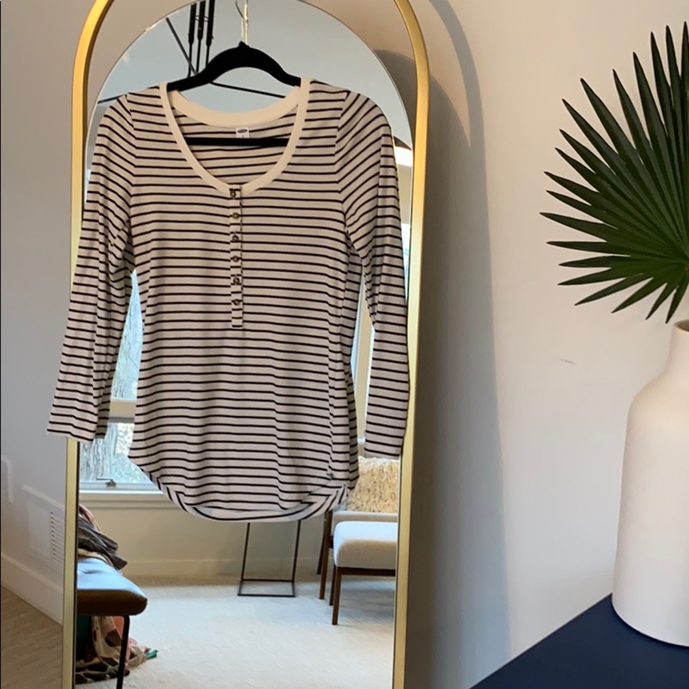 Old navy top size medium